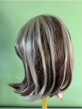 NEW LHC (Lyrical Hair) Japanese Fiber Hair Short Wig Style Cynthia Color 22B/12B